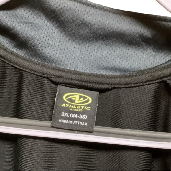 NWOT MENS ATHLETIC 3XL BLACK JACKET 100% POLYESTER GREAT GIFT - Picture 3 of 3